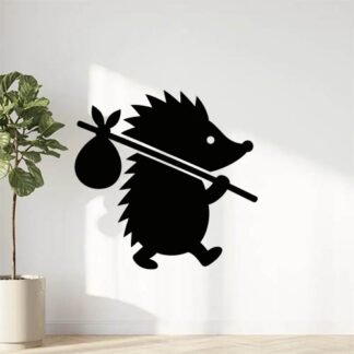 Sticker autocollant un herisson avec un baton sur l'epaule et un baluchon décoration decostickerstore - ZX3RFS