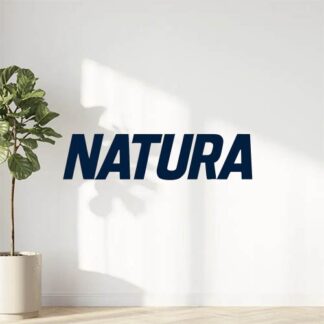 Sticker autocollant Écriture bleue foncé en majuscule du mot NATURA avec la police d'écriture de la marque de VTT Santa Cruz décoration decostickerstore - DXJWKU