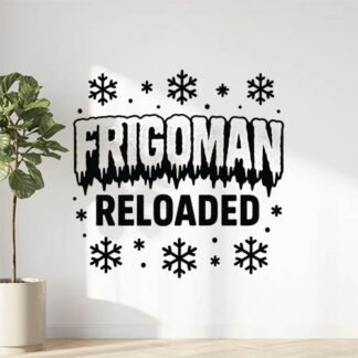 Sticker autocollant entourée de petits flocons le texte givré FRIGOMAN avec en dessous le texte Reloaded décoration decostickerstore - C3UJ7Y