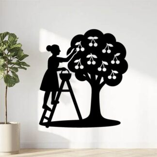 Sticker autocollant cueilleuse de cerises sur une échelle DEVANT UN CERISIER décoration decostickerstore - TO0YAH