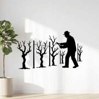 Sticker autocollant une rangée de ceps de vigne en hiver avec un tailleur de vigne décoration decostickerstore - U67JKS
