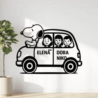 Sticker autocollant Snoppy autocollant pour voiture avec les noms Elena, Dora et Niko dans la voiture. décoration decostickerstore - XNTQGY